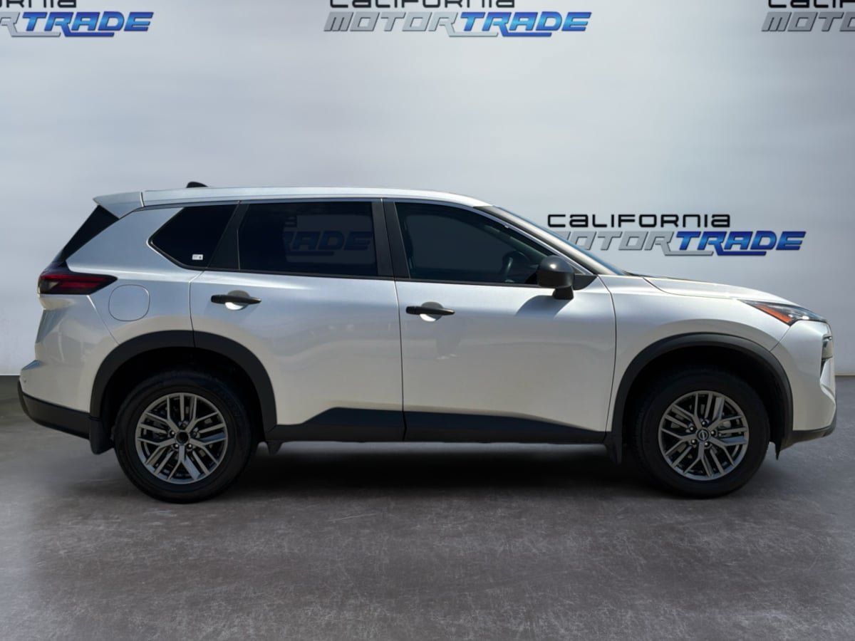 Used 2025 Nissan Rogue S FWD image 4