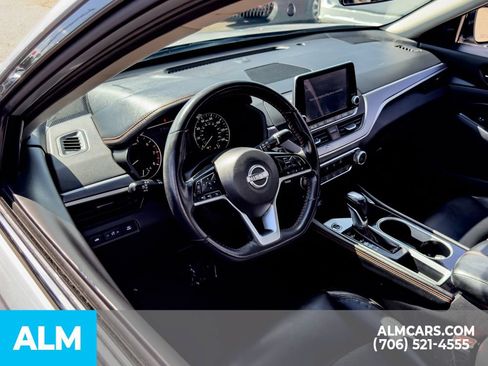 Used 2024 Nissan Altima 2.5 SR FWD image 12