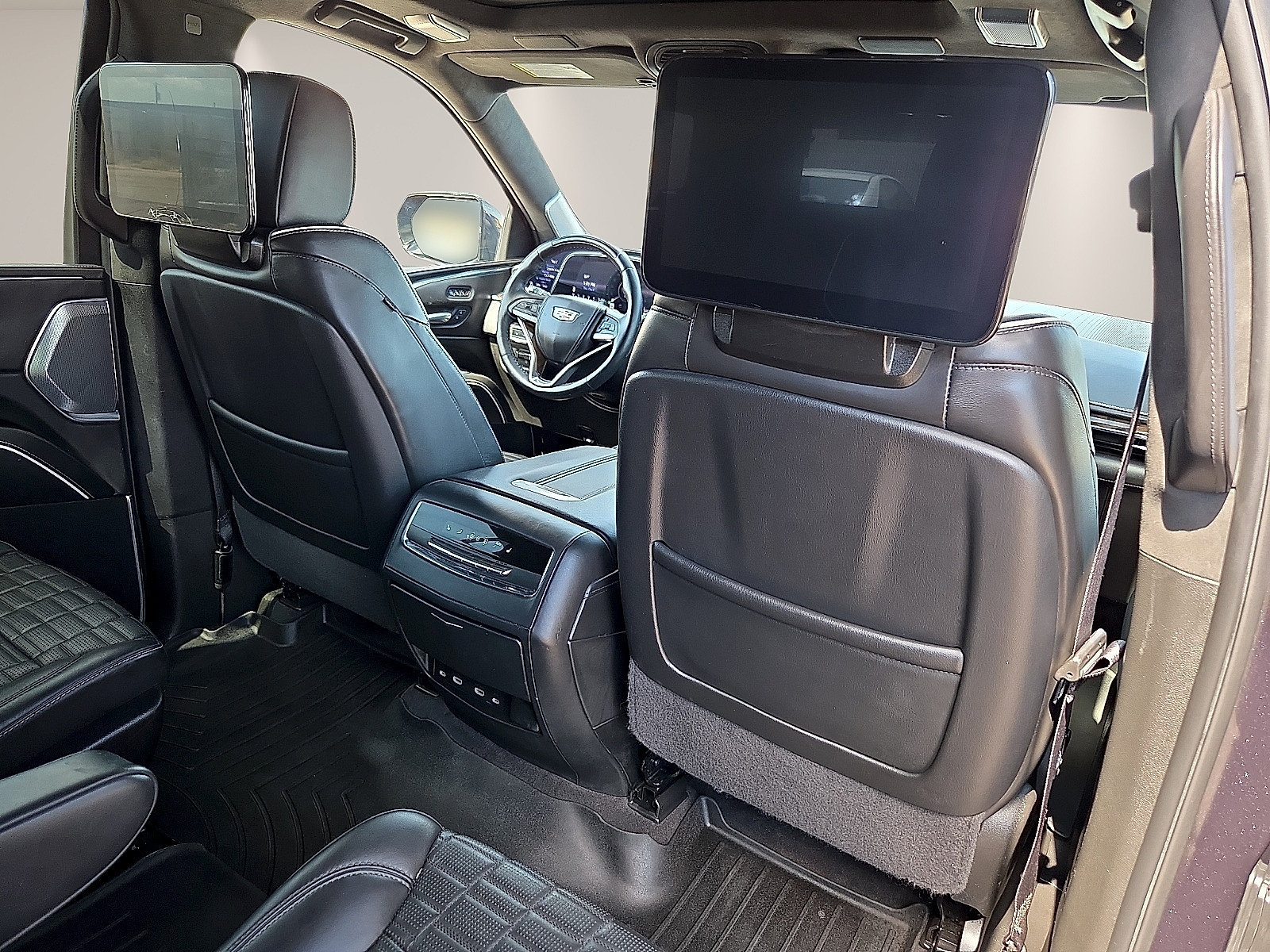 Used 2024 Cadillac Escalade ESV Sport Platinum w/ LPO, ONYX Package AWD/4WD image 11
