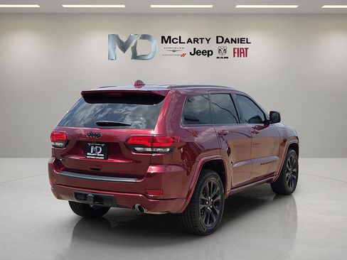 Used 2022 Jeep Grand Cherokee Laredo X AWD/4WD image 5