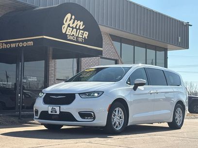 Used 2023 Chrysler Pacifica Touring-L