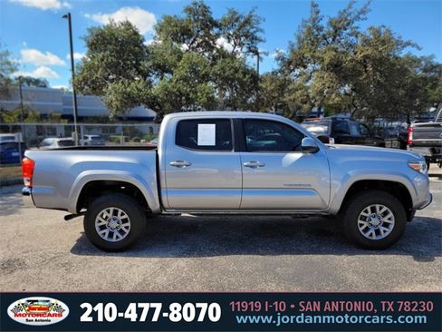 Used 2018 Toyota Tacoma SR5 w/ Exterior Package image 6
