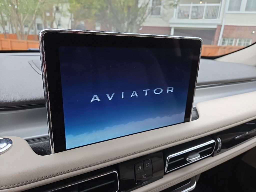 Used 2024 Lincoln Aviator AWD w/ Premium Package image 19