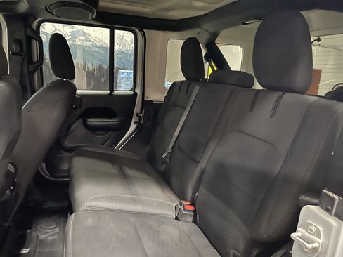 Used 2023 Jeep Wrangler Unlimited AWD/4WD image 16