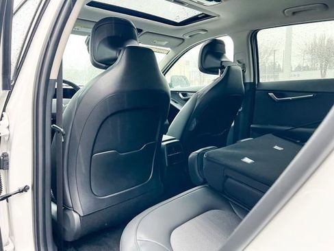 New 2025 Kia Niro EX Touring image 12