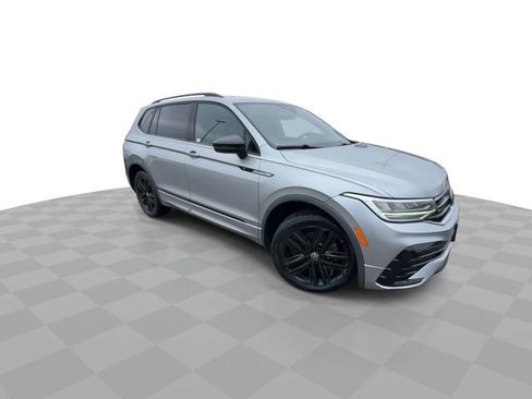Used 2022 Volkswagen Tiguan SE R-Line FWD image 2