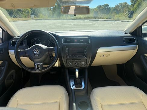 Used 2013 Volkswagen Jetta SE image 18