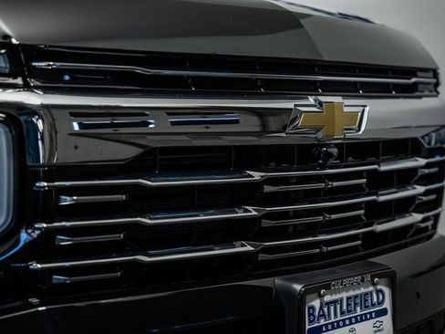 New 2026 Chevrolet Suburban Premier image 14