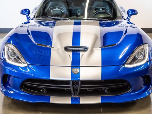 Used 2013 SRT Viper GTS w/ GTS Laguna Interior Pkg RWD image 4