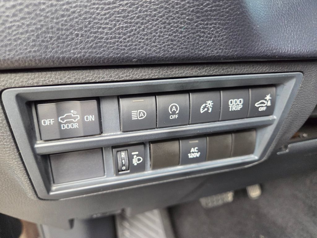 Used 2022 Toyota Tundra SR5 w/ SR5 Premium Package RWD image 12