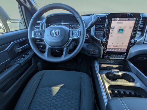 New 2026 RAM 2500 Big Horn AWD/4WD image 18