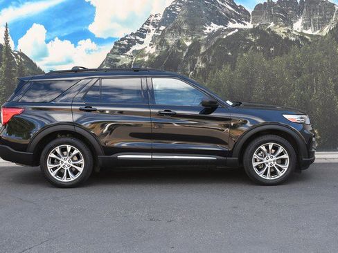 Used 2020 Ford Explorer XLT w/ Equipment Group 202A AWD/4WD image 2