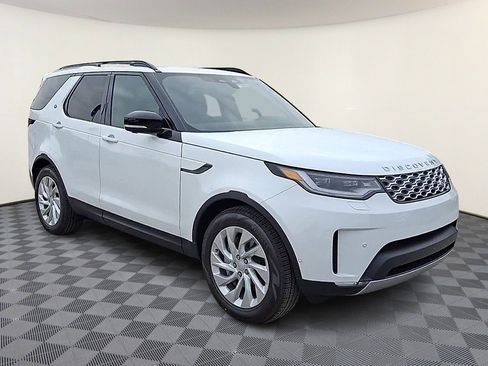 Certified 2025 Land Rover Discovery S image 2