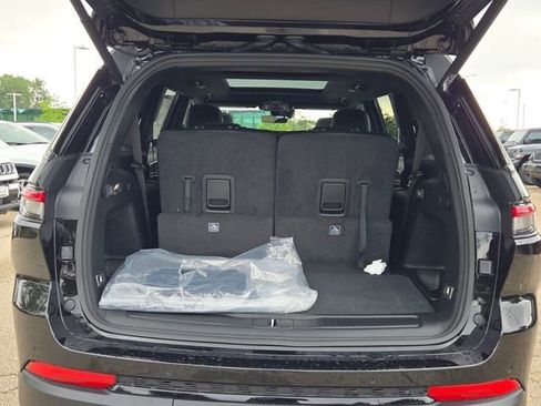 New 2025 Jeep Grand Cherokee L Limited w/ Black Appearance Package image 17
