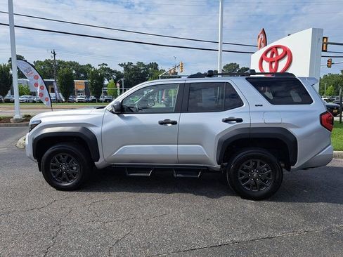 Used 2025 Toyota 4Runner SR5 AWD/4WD image 12