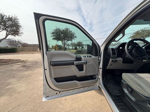 Used 2017 Ford F150 XLT image 11