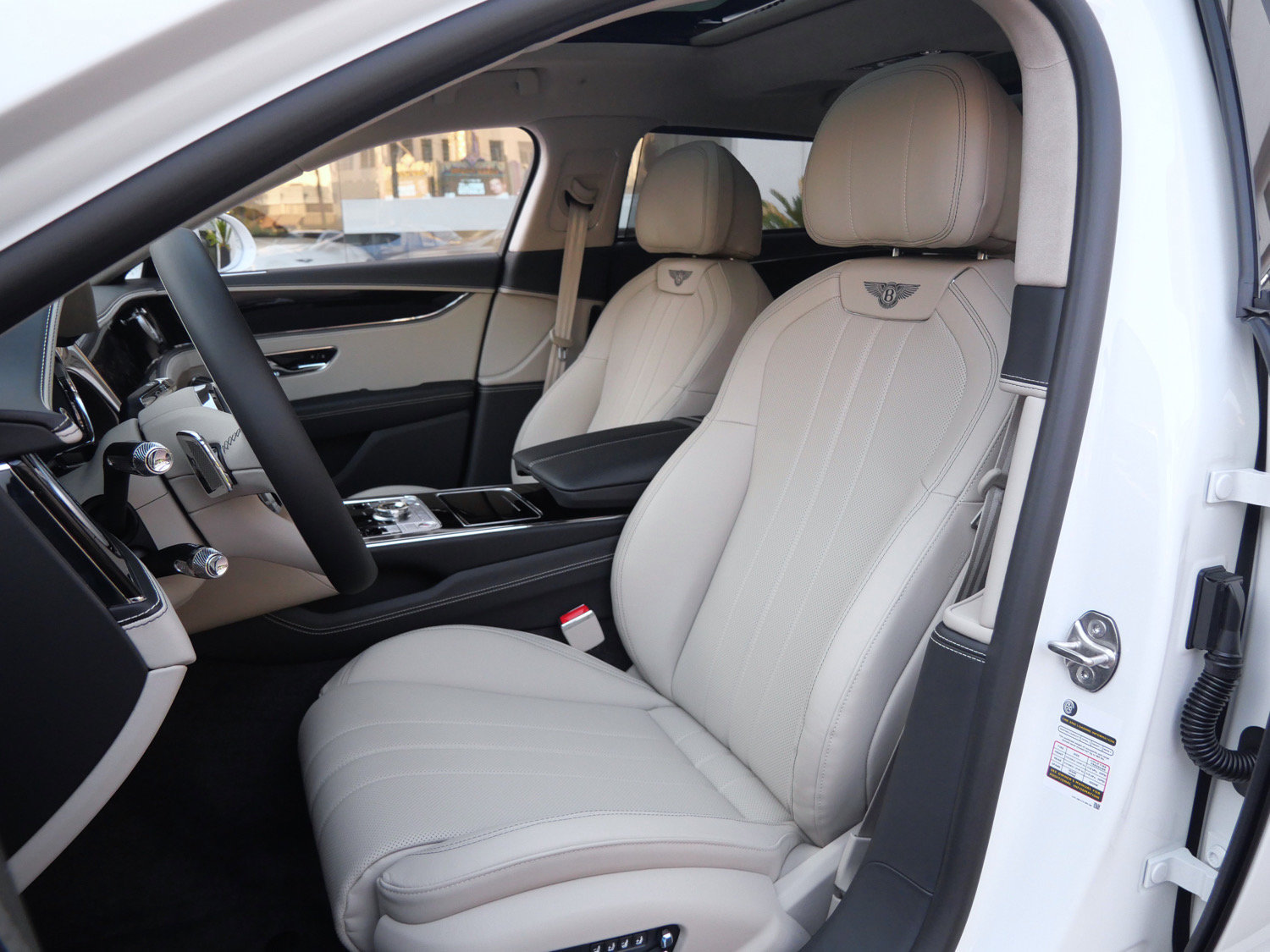 New 2026 Bentley Flying Spur V8 AWD/4WD image 16