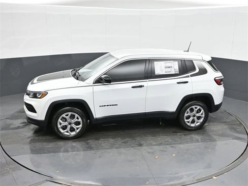 Used 2025 Jeep Compass Sport w/ Mopar Graphics Package image 34