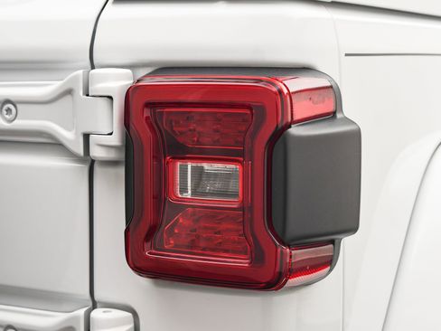 Used 2024 Jeep Wrangler Sahara image 23