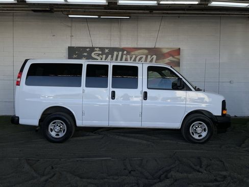 Used 2017 Chevrolet Express 2500 LS image 2