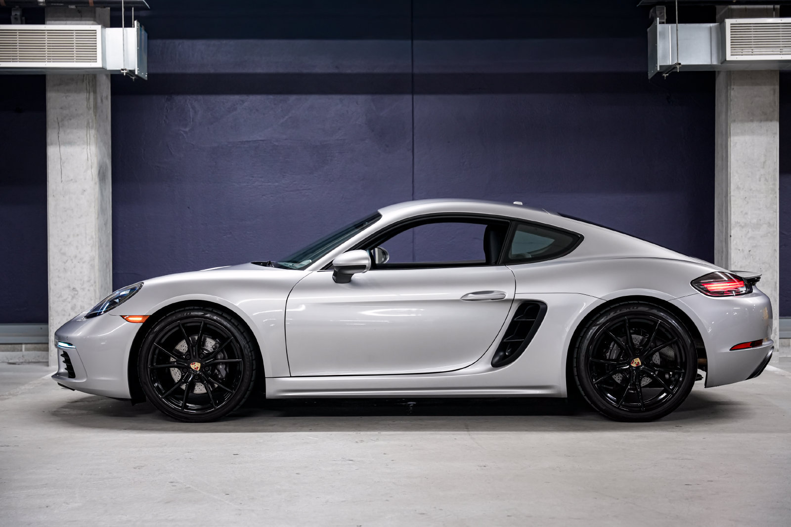 Used 2024 Porsche 718 Cayman RWD image 7