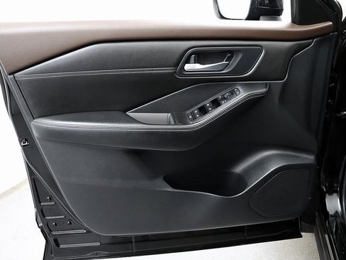 Used 2022 Nissan Rogue SV w/ SV Premium Package image 22