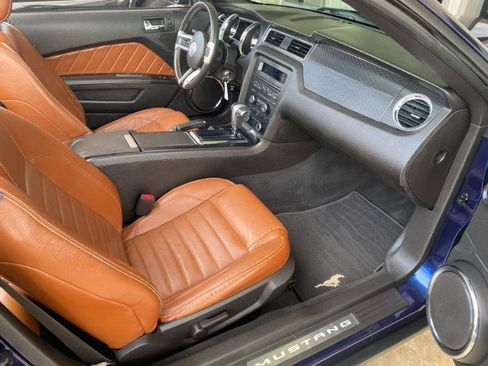 Used 2010 Ford Mustang Convertible RWD image 23