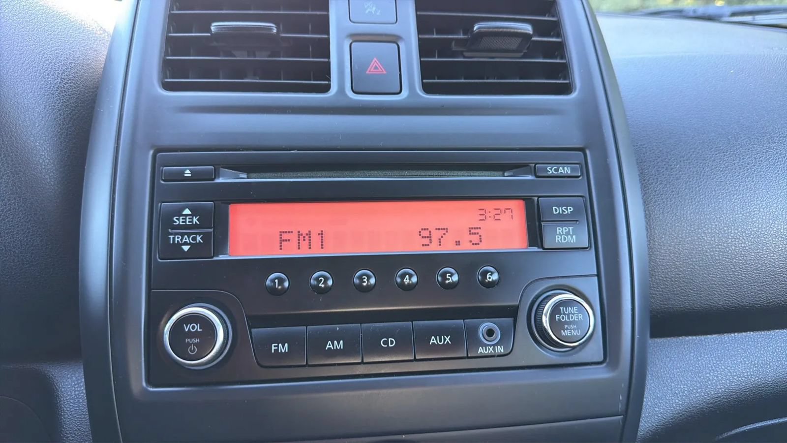 Used 2015 Nissan Versa S Plus FWD image 19