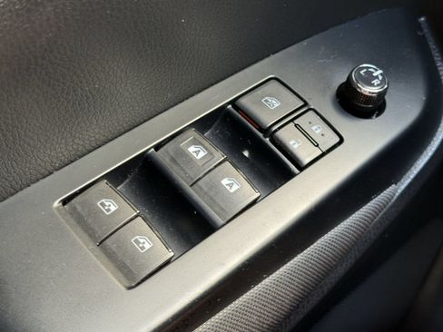 Used 2015 Toyota Highlander LE FWD image 14