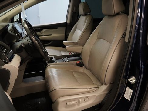 Used 2022 Honda Odyssey Elite image 2