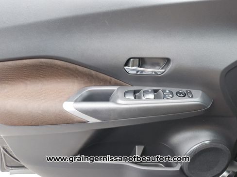 Used 2023 Nissan Kicks SR FWD image 16
