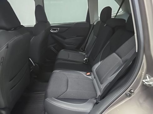 Used 2019 Subaru Forester Premium AWD/4WD image 13