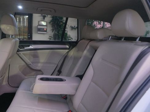 Used 2017 Volkswagen Golf SE image 16