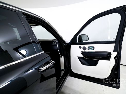 Used 2022 Rolls-Royce Cullinan image 31