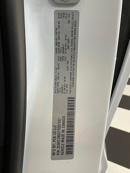 Used 2026 Chrysler Pacifica Select FWD image 28