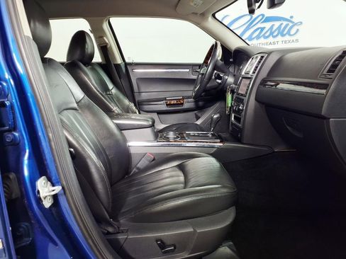 Used 2009 Chrysler 300 C image 12