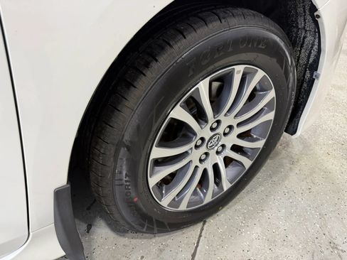 Used 2018 Toyota Sienna XLE w/ XLE Navigation Package FWD image 49