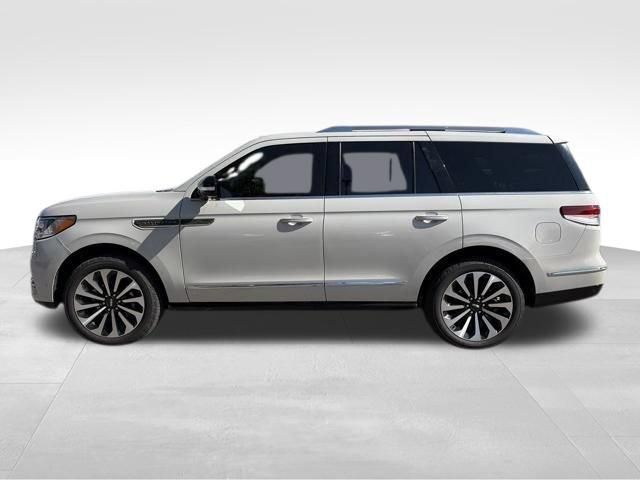 Used 2023 Lincoln Navigator Reserve AWD/4WD image 6