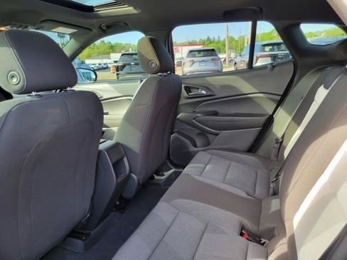 Used 2024 Chevrolet Trax RS w/ Sunroof Package FWD image 22