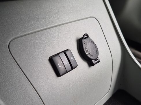 Used 2013 Toyota Prius Four FWD image 31