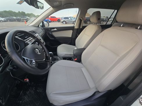 Used 2021 Volkswagen Tiguan SE FWD image 10