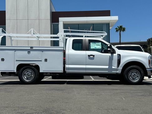 New 2026 Ford F250 XL w/ XL Chrome Package RWD image 2