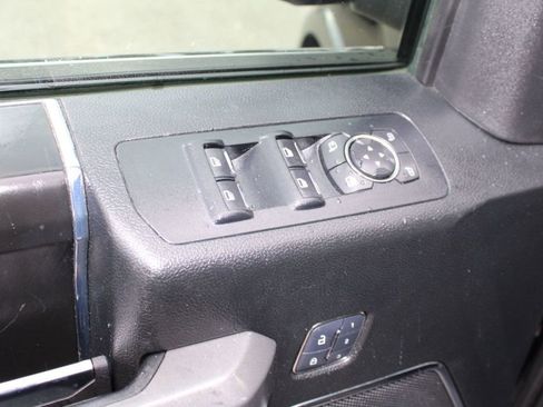 Used 2018 Ford F150 Platinum w/ Equipment Group 701A Luxury image 30