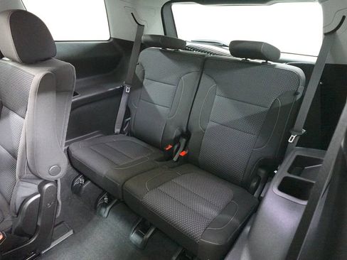 Used 2023 GMC Acadia SLE image 25