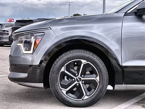 Used 2023 Kia Niro SX image 14