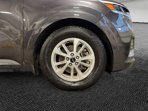 Certified 2024 Kia Carnival LX image 11