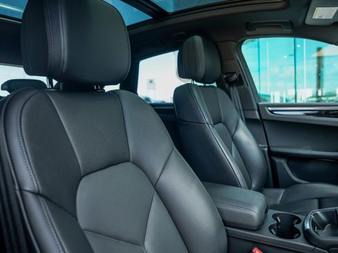 Certified 2025 Porsche Macan image 33