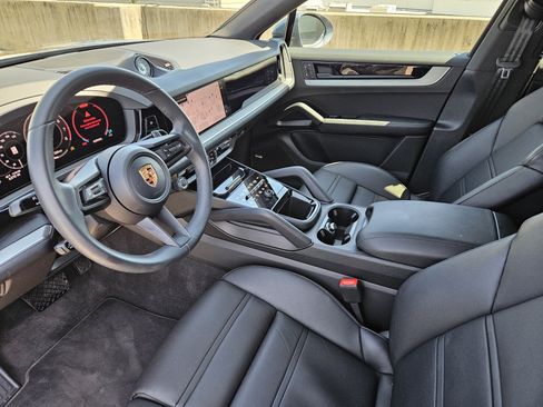 Certified 2026 Porsche Cayenne Coupe AWD/4WD image 4