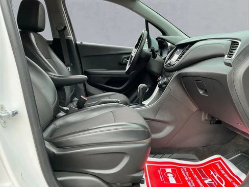 Used 2022 Chevrolet Trax LT w/ Driver Confidence Package image 21