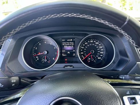 Used 2021 Volkswagen Tiguan SE AWD/4WD image 25